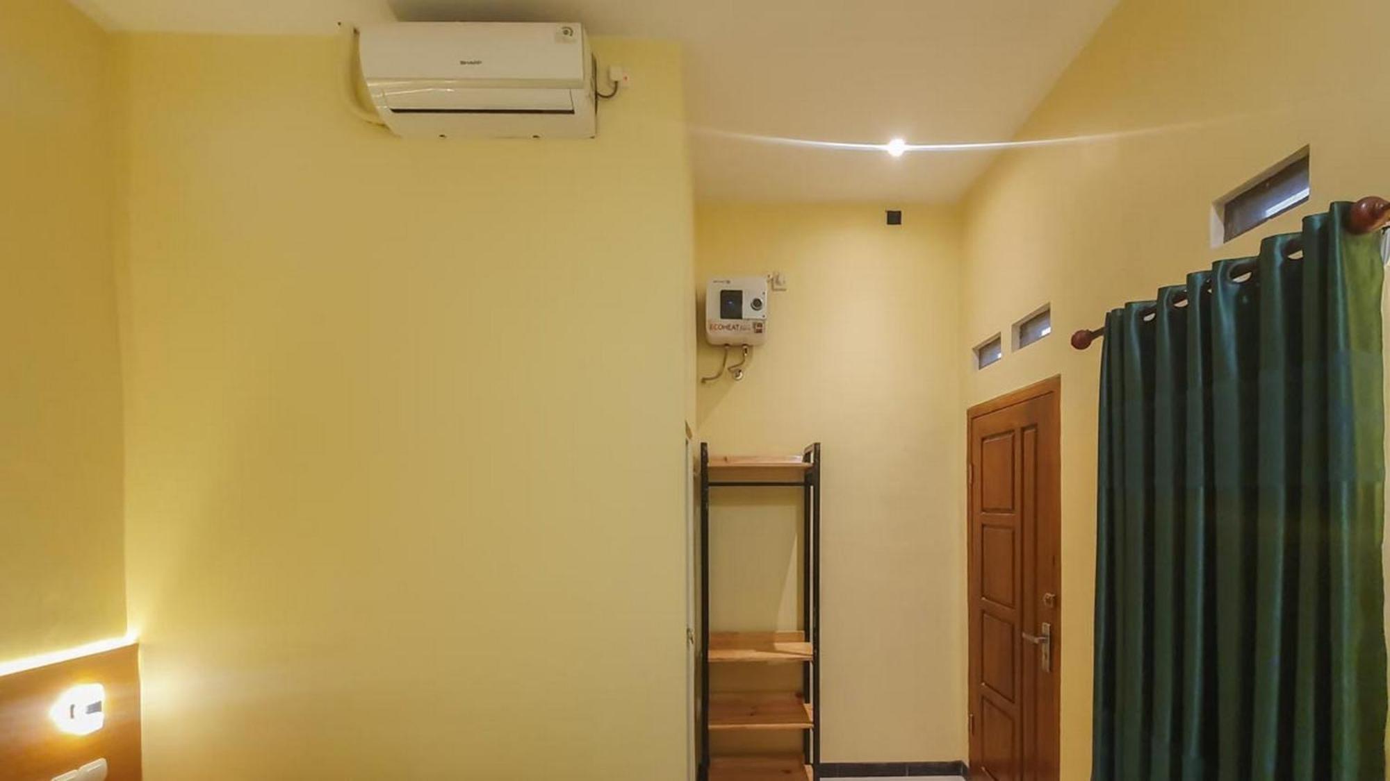 Urbanview Hotel Sakura Kampung Inggris Pare By Reddoorz Exteriér fotografie